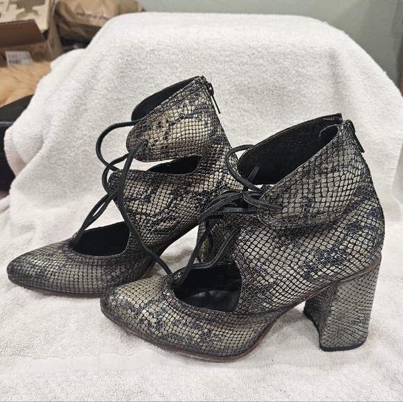 Freebird by Steven Joyce Green Snake Size 9 - Picture 2 of 8